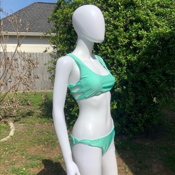 💋NWT Lovers + Friends Mint Green Wrapped Up Bikini Top - Picture 6 of 15